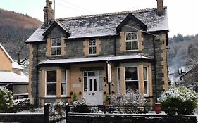 Dolweunydd Bed And Breakfast